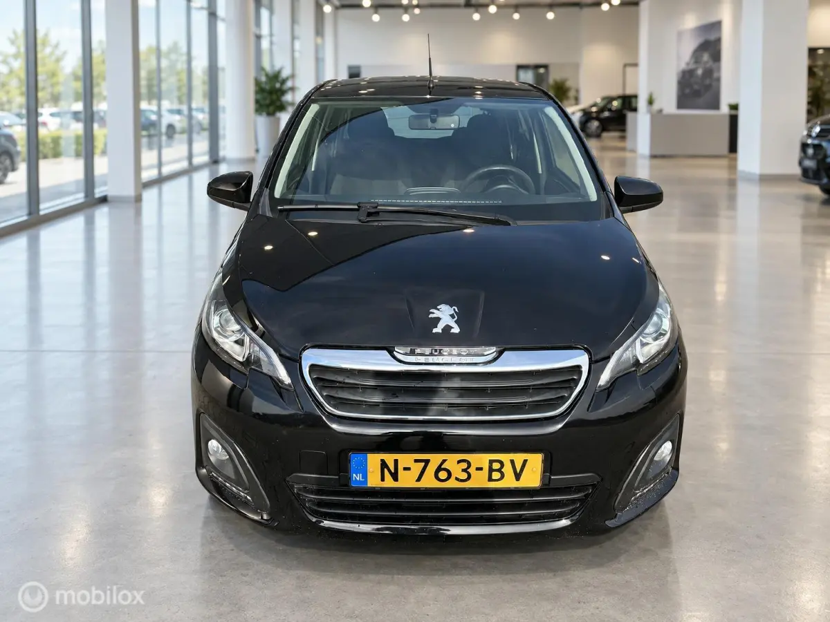 1.0 e-VTi Active | 5-deurs | 09/2021| Zwart | Airco