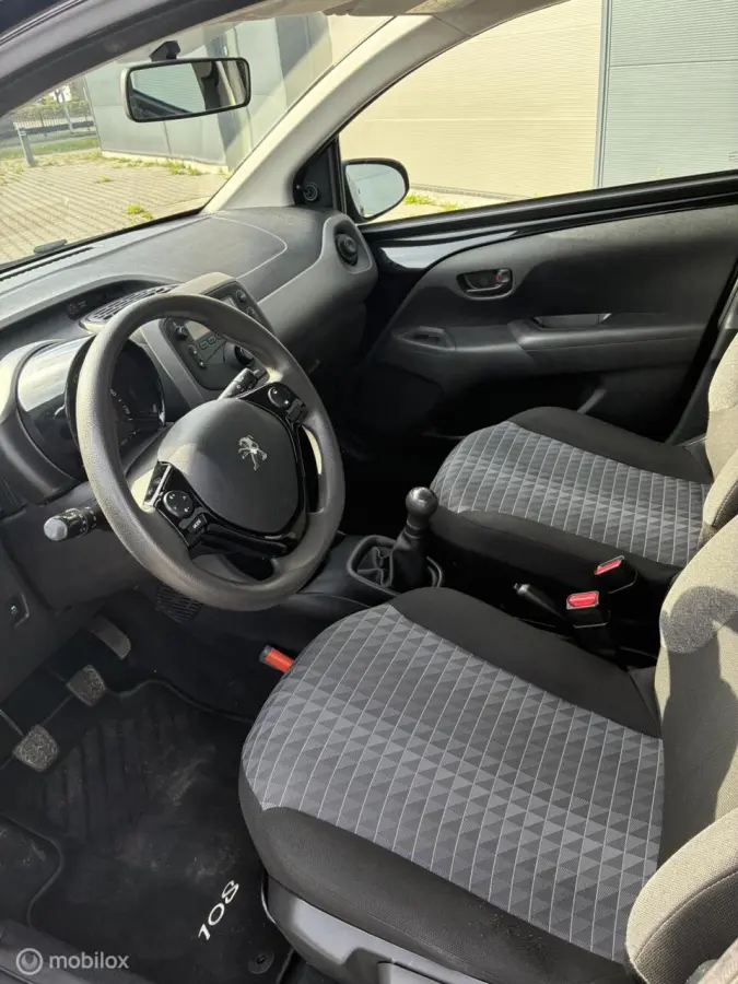1.0 e-VTi Active | 5-deurs | 09/2021| Zwart | Airco