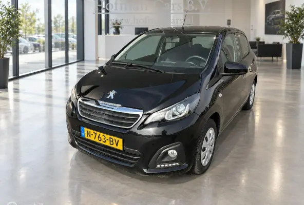 1.0 e-VTi Active | 5-deurs | 09/2021| Zwart | Airco
