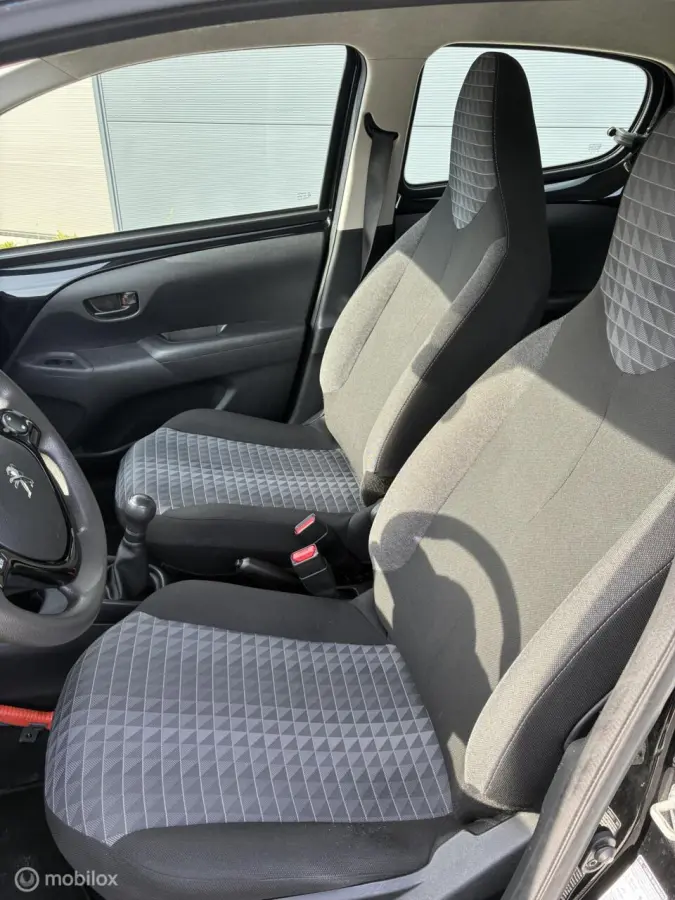1.0 e-VTi Active | 5-deurs | 09/2021| Zwart | Airco