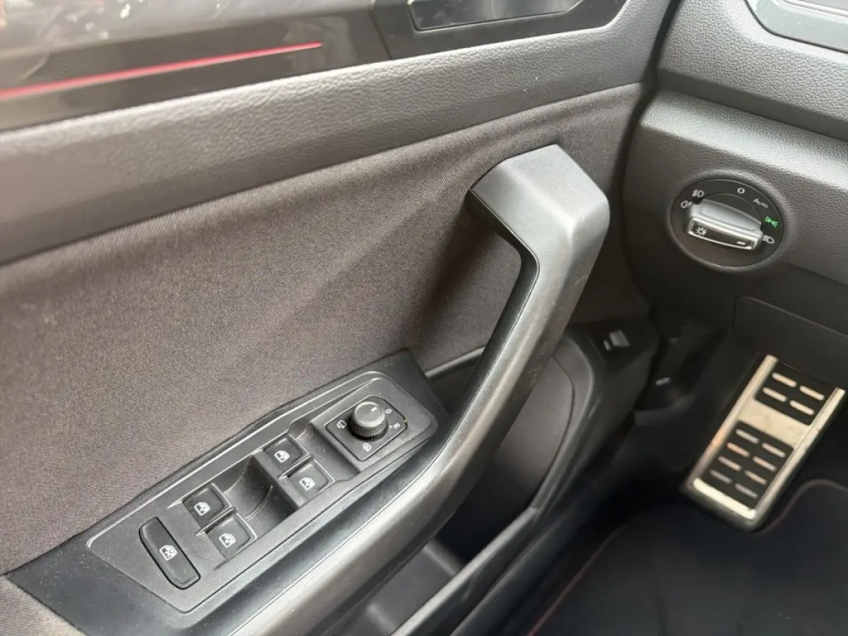 1.5 TSI DSG R-LINE CAMERA/ELEK-KLEP/DIG-DASH/ACC/STOELVERW/NAVI