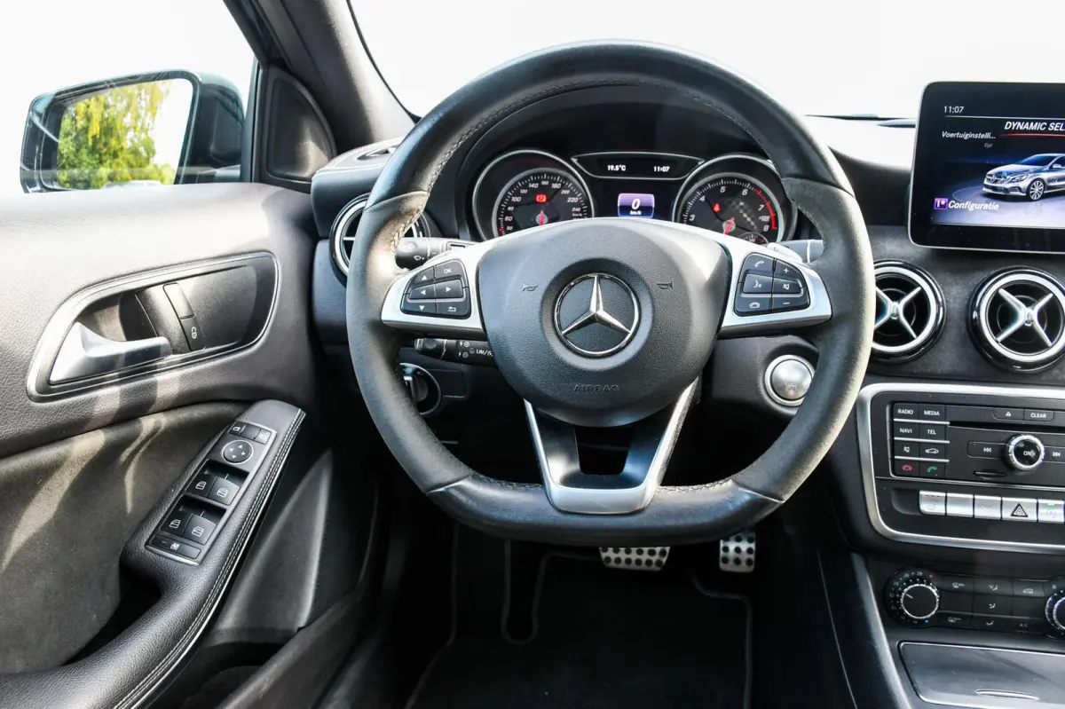 180 EDITION AMG Panoramadak Night Camera