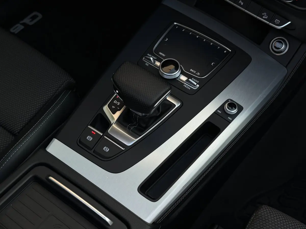 2.0 TFSI Quattro Sport / Trekhaak / Luchtvering / Carplay / Pano / Sfeerver / Keyless / Camera / Adaptive Cruise / Virtual