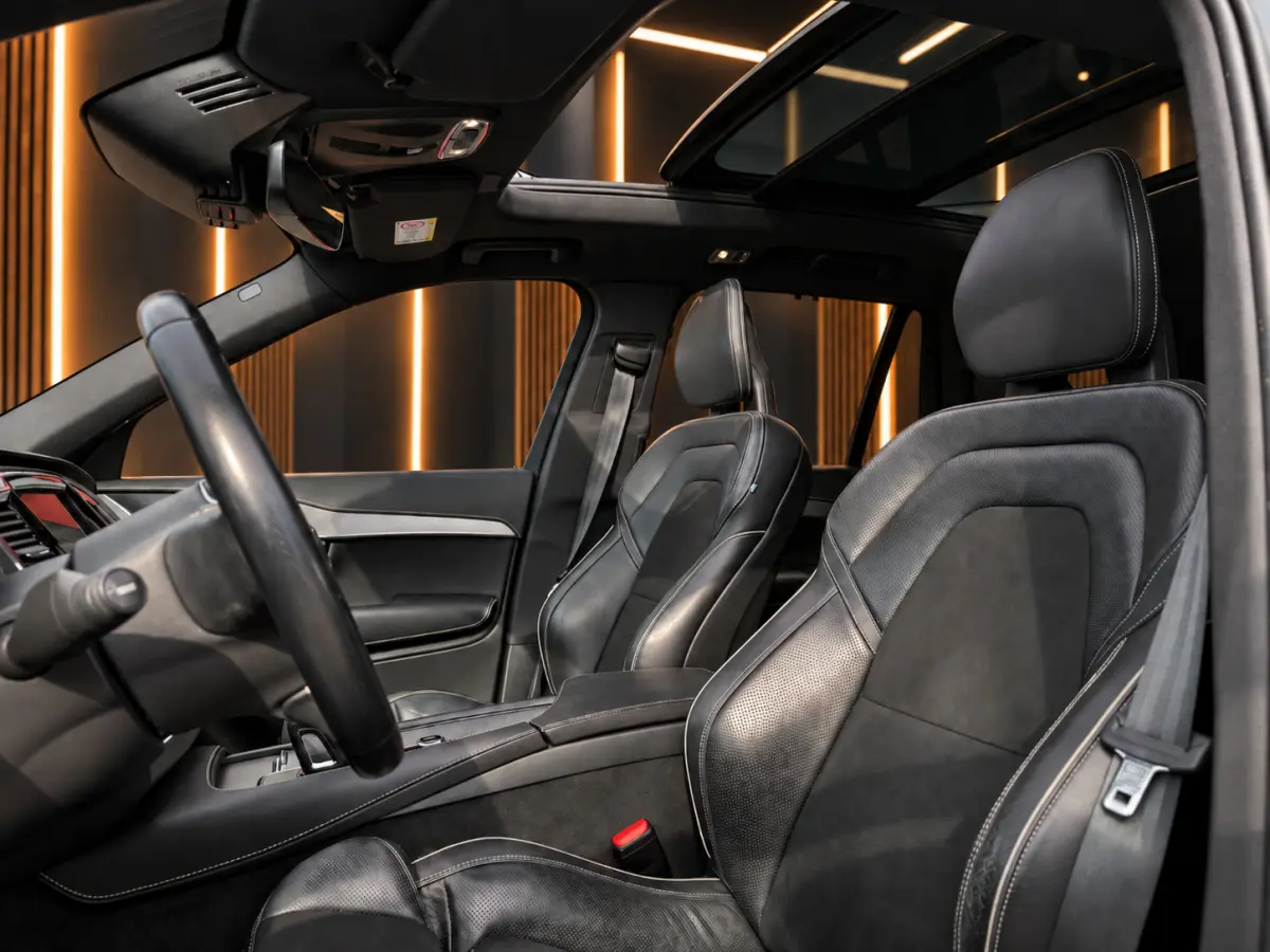 2.0 T8 Recharge AWD R-Design 7 Zits 421PK | Luchtvering | Pano | Memory | Harmon Kardon | Head-Up | 360 | 22'' | Trekhaak | Keyless | Digital Dash | Led | Leder | Stoel voor & achter | Stuur