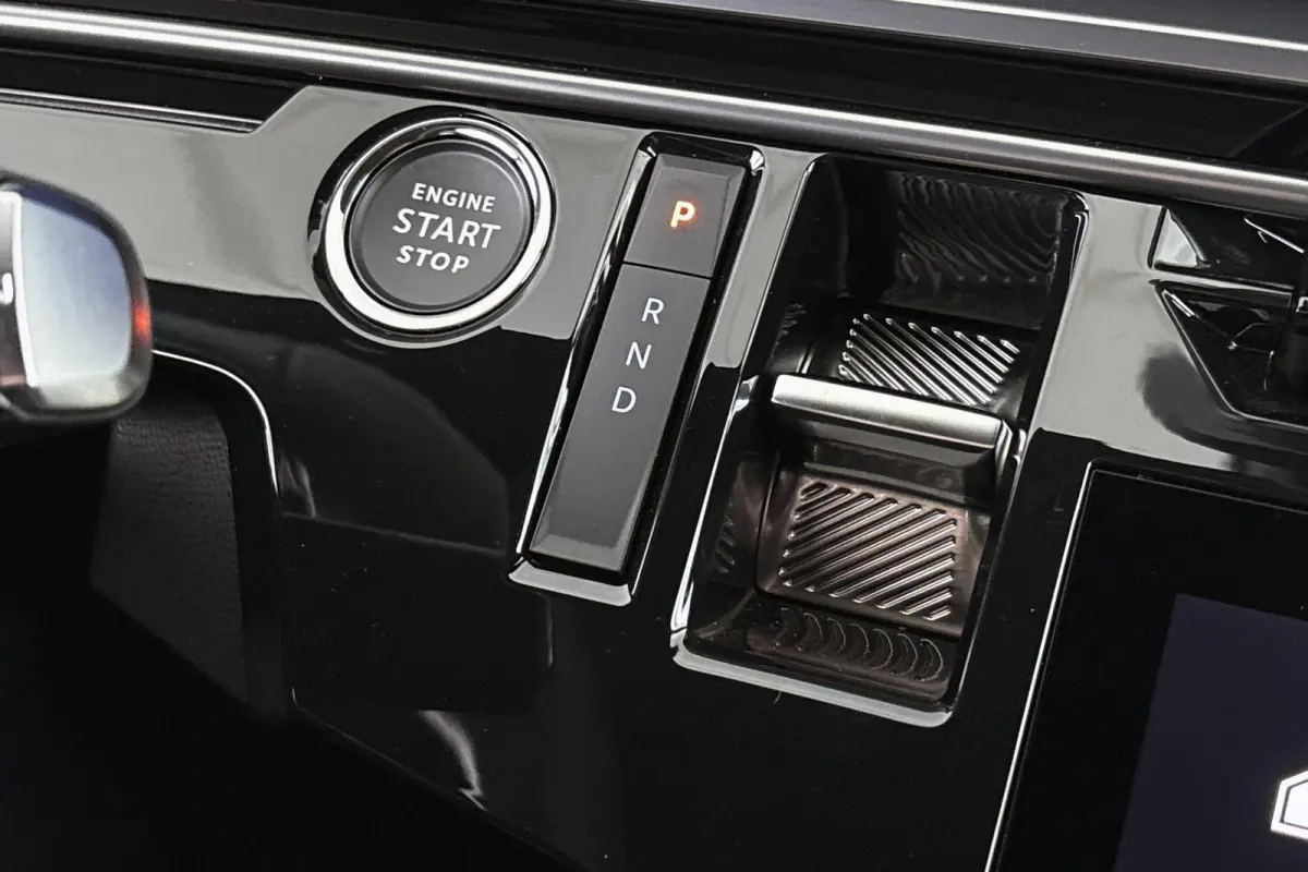 Allure Avantage 210 73 kWh Achteruitrijcamera Keyless Apple Carplay 19"