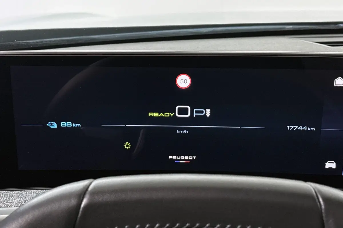 Allure Avantage 210 73 kWh Achteruitrijcamera Keyless Apple Carplay 19"