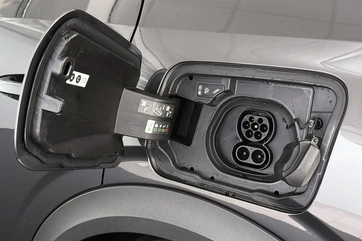 Allure Avantage 210 73 kWh Achteruitrijcamera Keyless Apple Carplay 19"