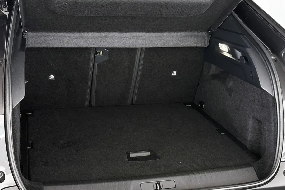 Allure Avantage 210 73 kWh Achteruitrijcamera Keyless Apple Carplay 19"