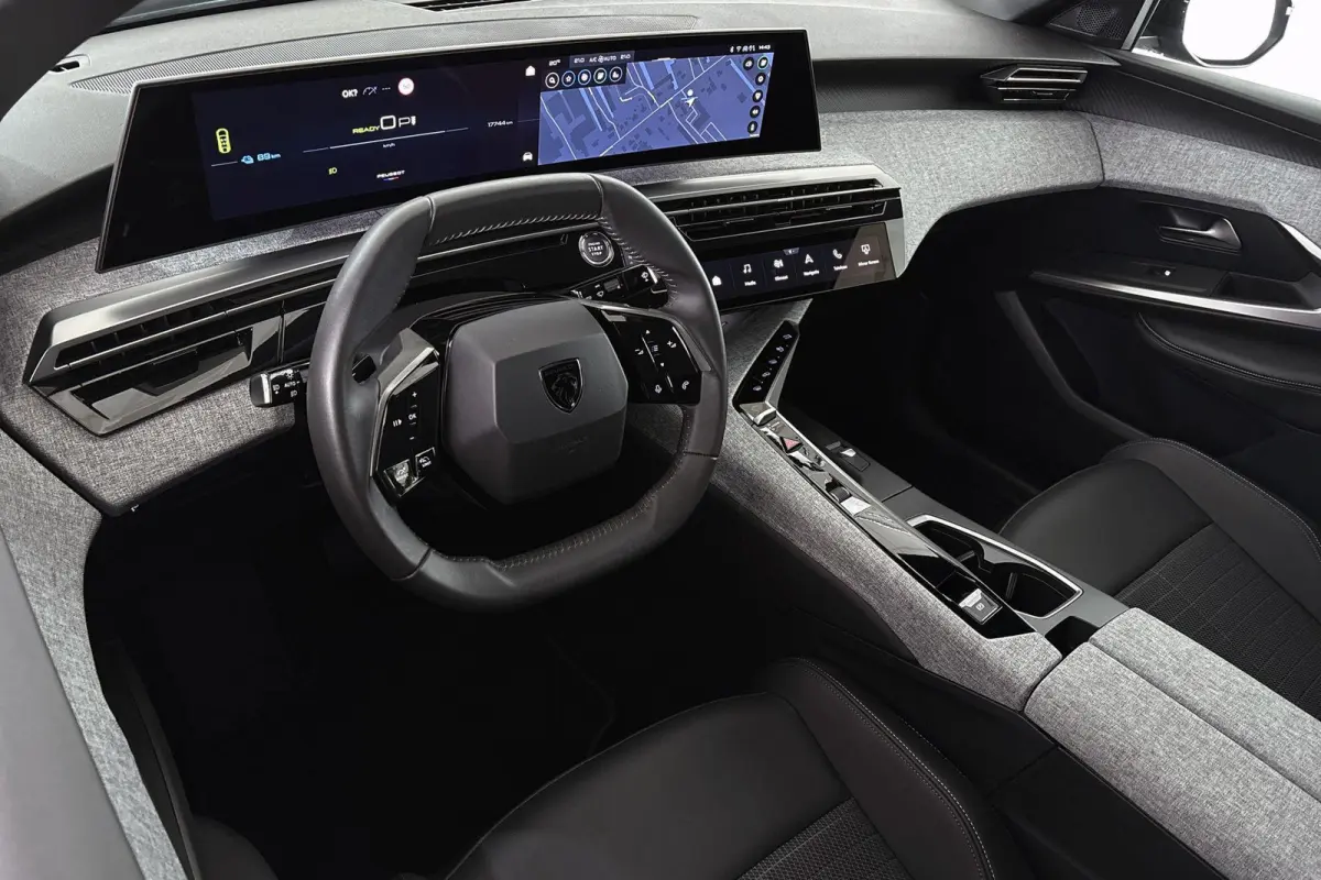 Allure Avantage 210 73 kWh Achteruitrijcamera Keyless Apple Carplay 19"