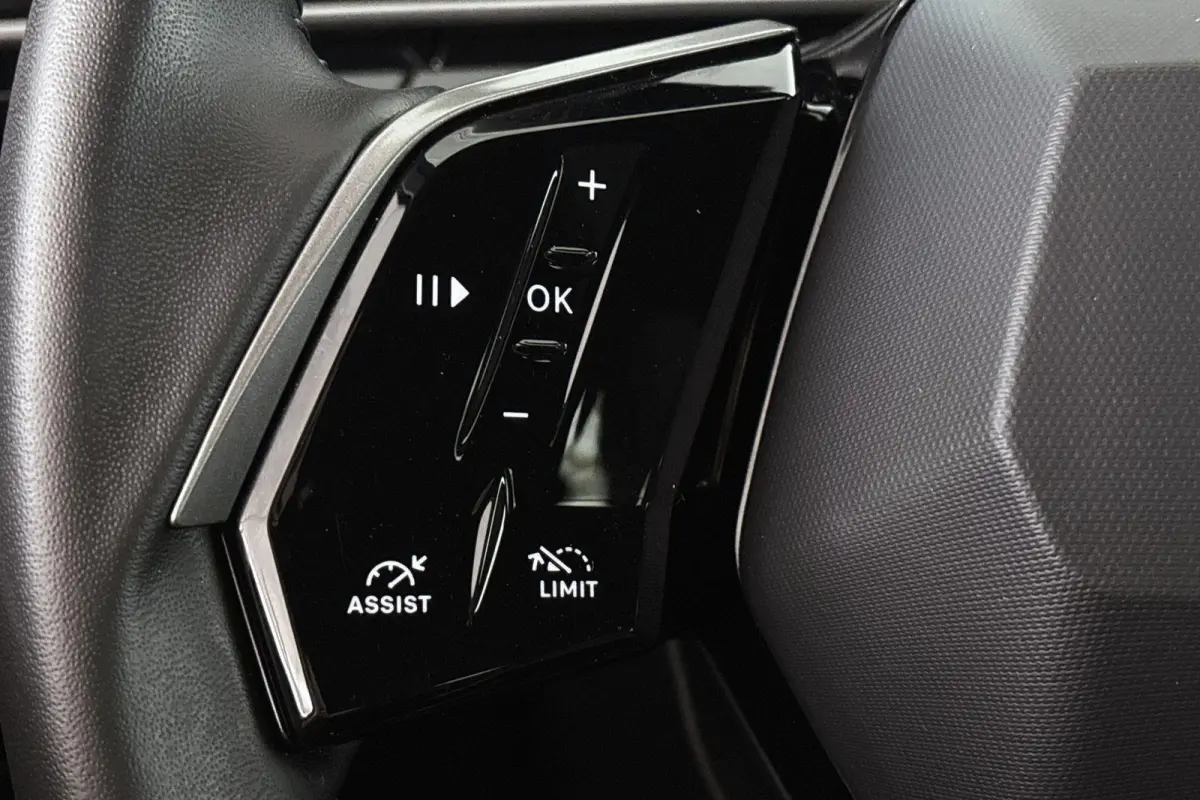 Allure Avantage 210 73 kWh Achteruitrijcamera Keyless Apple Carplay 19"