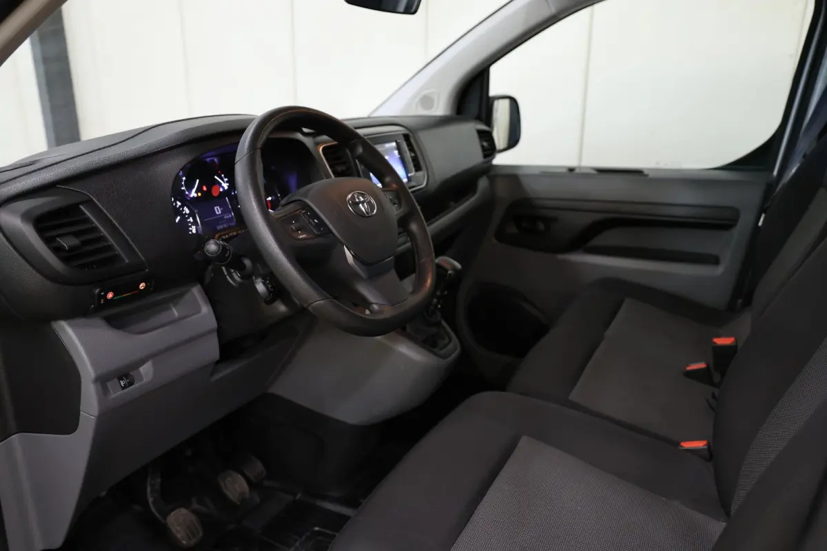 1.5 D-4D L2H1 CARPLAY PDC AIRCO