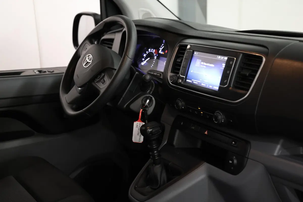 1.5 D-4D L2H1 CARPLAY PDC AIRCO