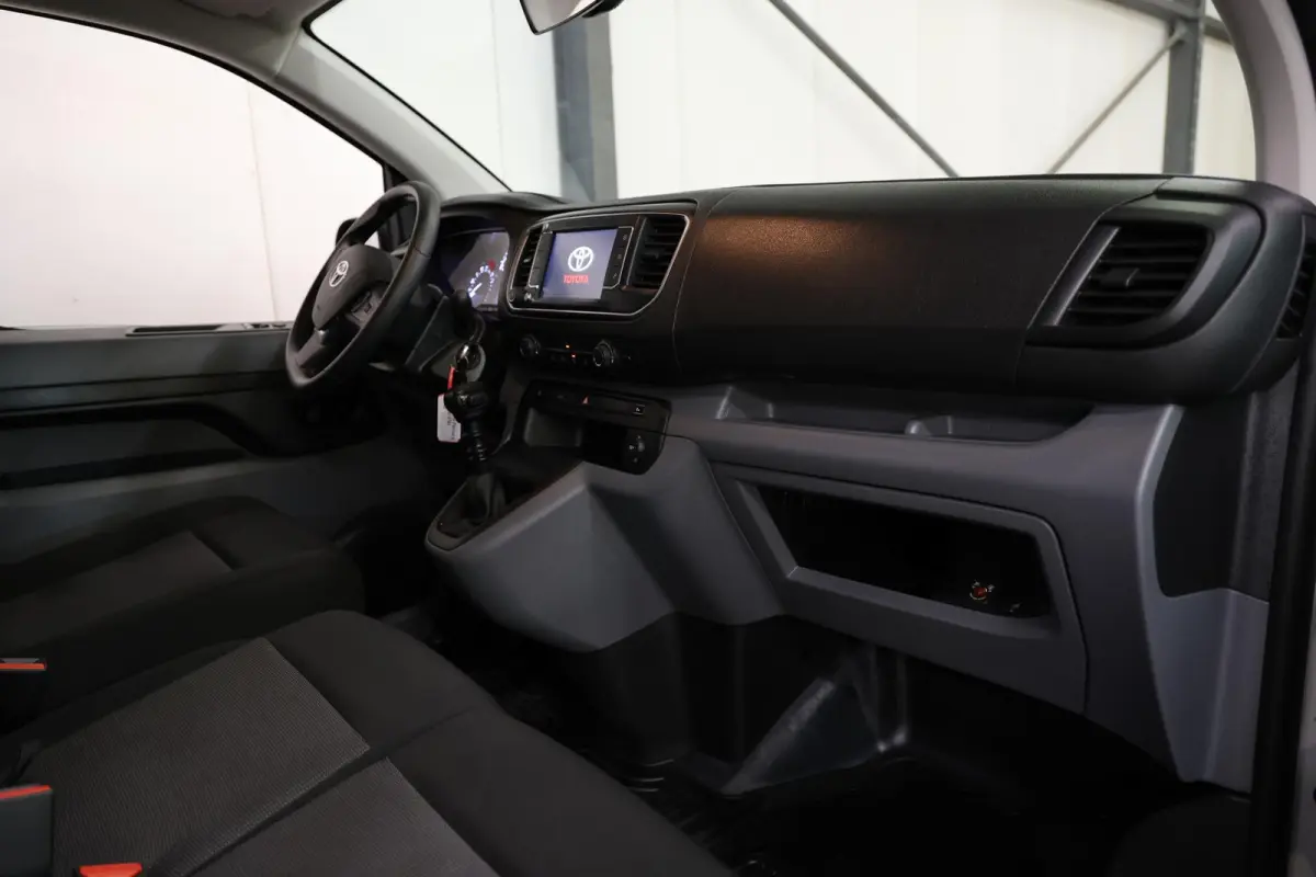 1.5 D-4D L2H1 CARPLAY PDC AIRCO