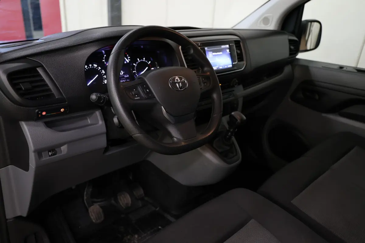 1.5 D-4D L2H1 CARPLAY PDC AIRCO