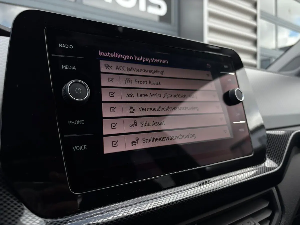 Life Edition | 'App-Connect' draadloze smartphone integratie | Achterlichten LED | Afstandscontrolesysteem (Front Assist)