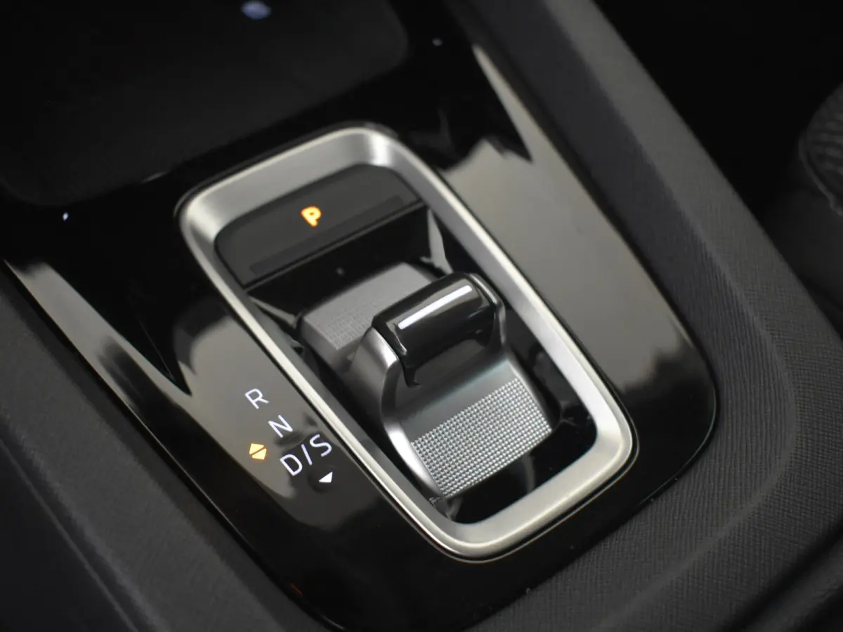 Business Edition Plus | Achteruitrijcamera | Chromen grille | Driving mode select