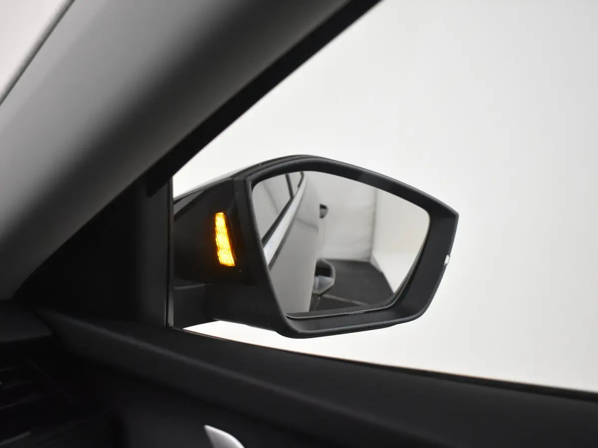 Business Edition Plus | Achteruitrijcamera | Chromen grille | Driving mode select