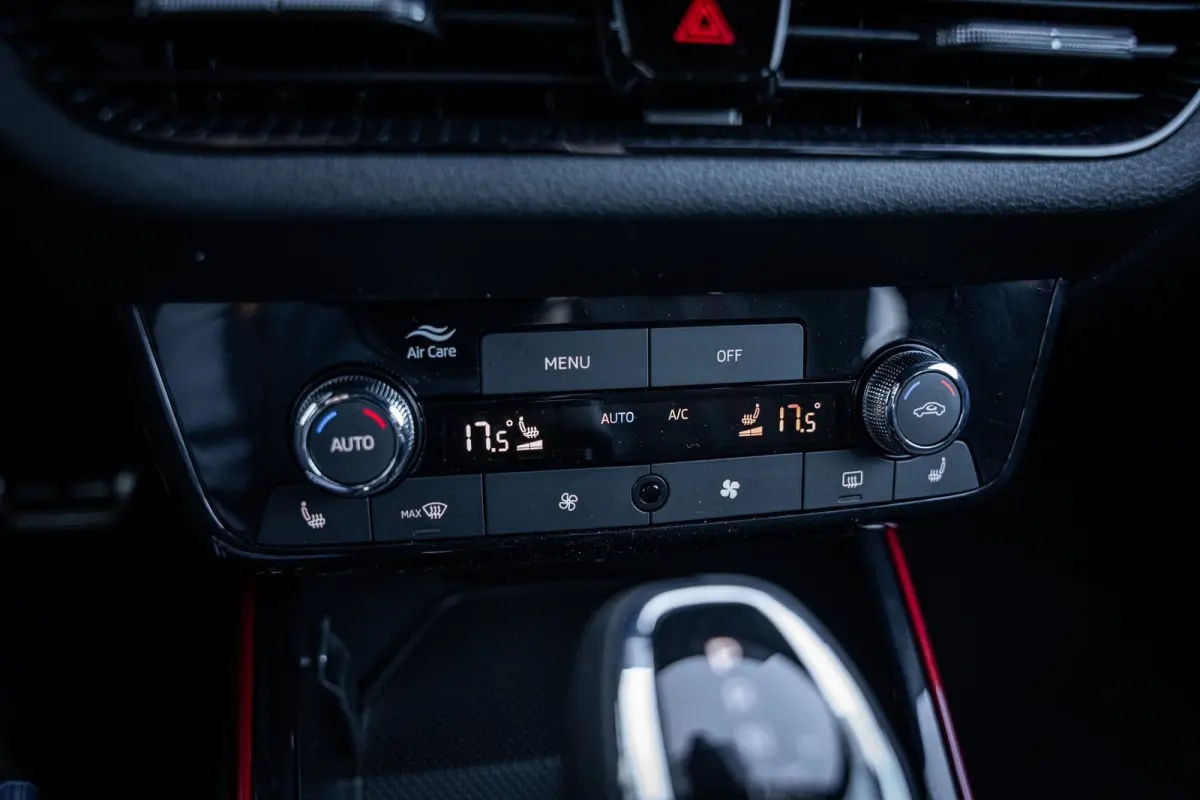 Monte Carlo | Achteruitrijcamera | Cruise control met speedlimiter | Driver Activity Assistant, vermoeidheid waarschuwingssysteem