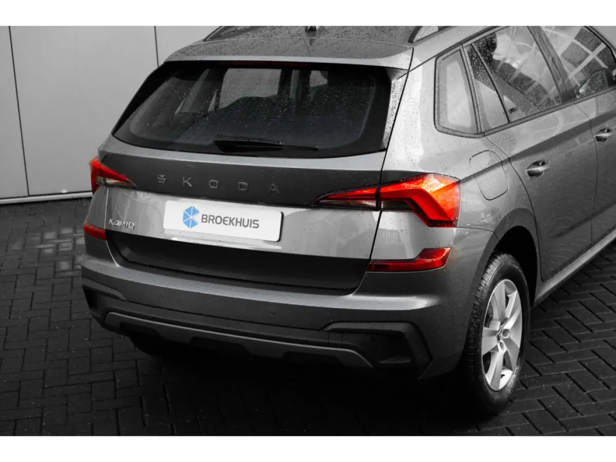 Selection | Cruise control met speedlimiter | Driver Activity Assistant, vermoeidheid waarschuwingssysteem | Front Assist, proactief remsysteem