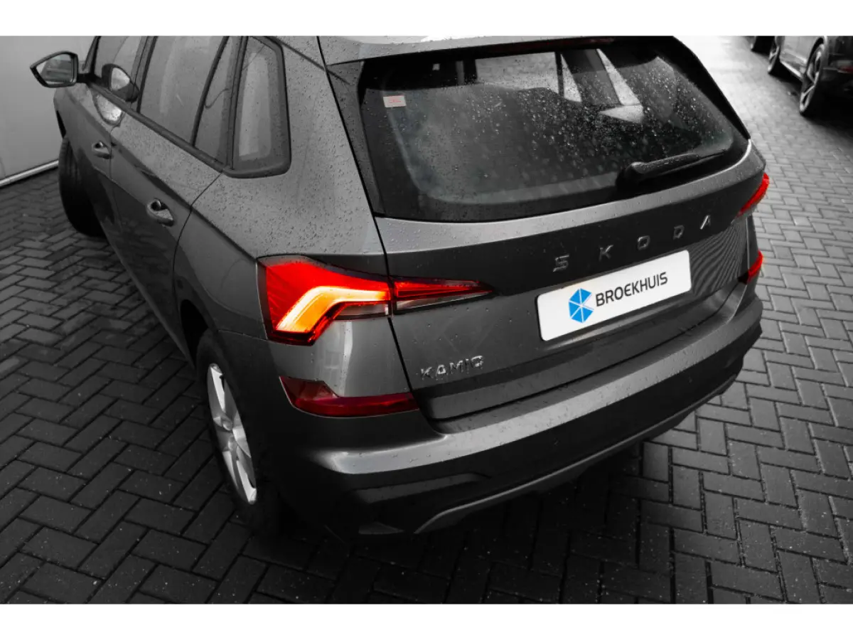 Selection | Cruise control met speedlimiter | Driver Activity Assistant, vermoeidheid waarschuwingssysteem | Front Assist, proactief remsysteem