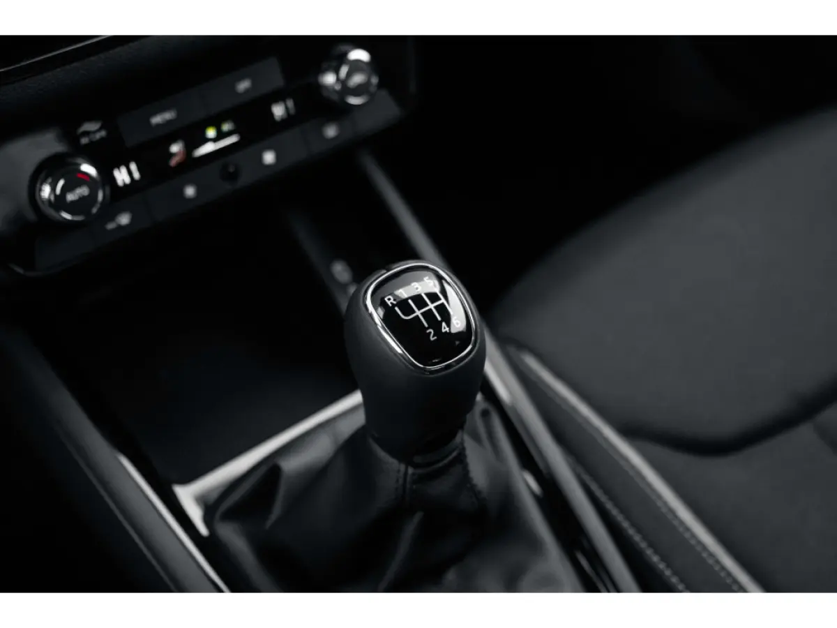 Selection | Cruise control met speedlimiter | Driver Activity Assistant, vermoeidheid waarschuwingssysteem | Front Assist, proactief remsysteem