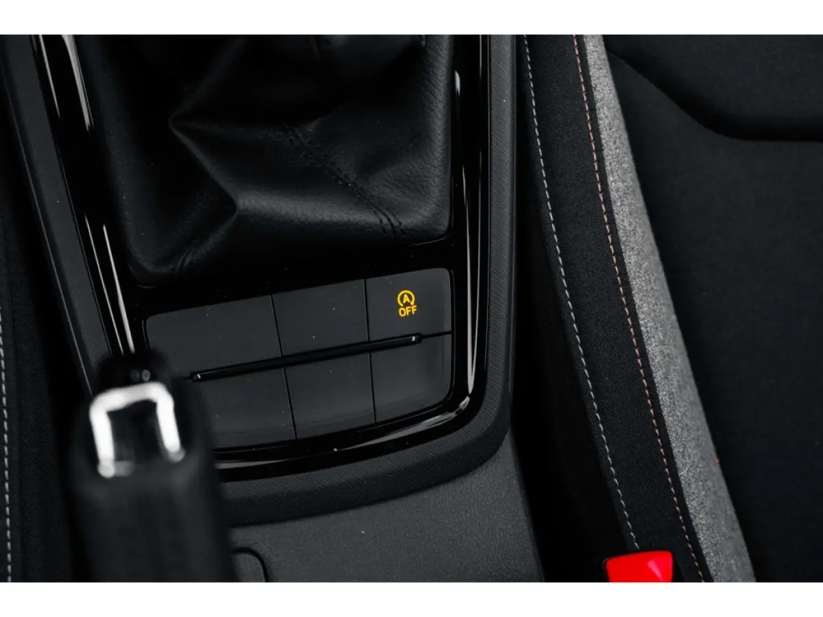 Selection | Cruise control met speedlimiter | Driver Activity Assistant, vermoeidheid waarschuwingssysteem | Front Assist, proactief remsysteem