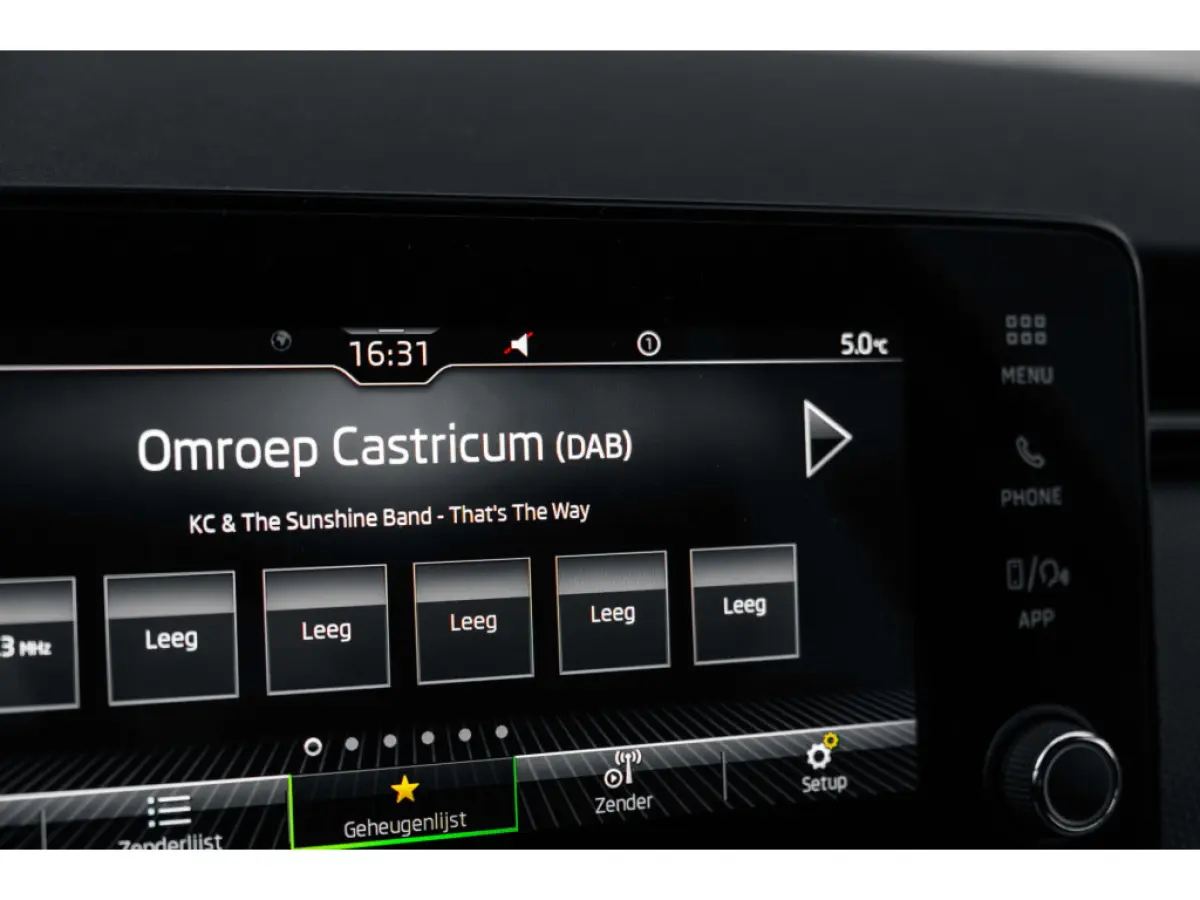 Selection | Cruise control met speedlimiter | Driver Activity Assistant, vermoeidheid waarschuwingssysteem | Front Assist, proactief remsysteem