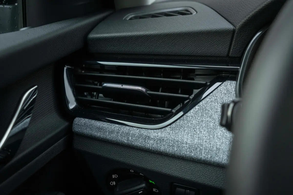 Selection | Cruise control met speedlimiter | Driver Activity Assistant, vermoeidheid waarschuwingssysteem | Front Assist, proactief remsysteem