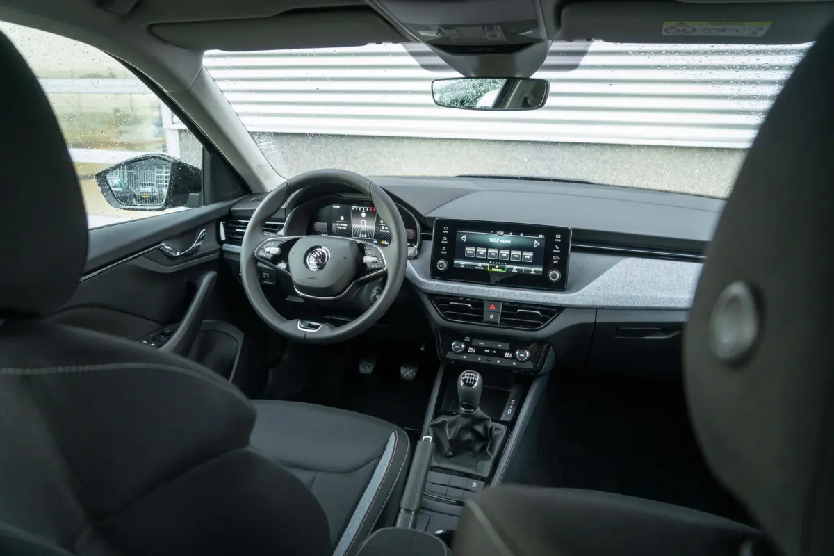 Selection | Cruise control met speedlimiter | Driver Activity Assistant, vermoeidheid waarschuwingssysteem | Front Assist, proactief remsysteem