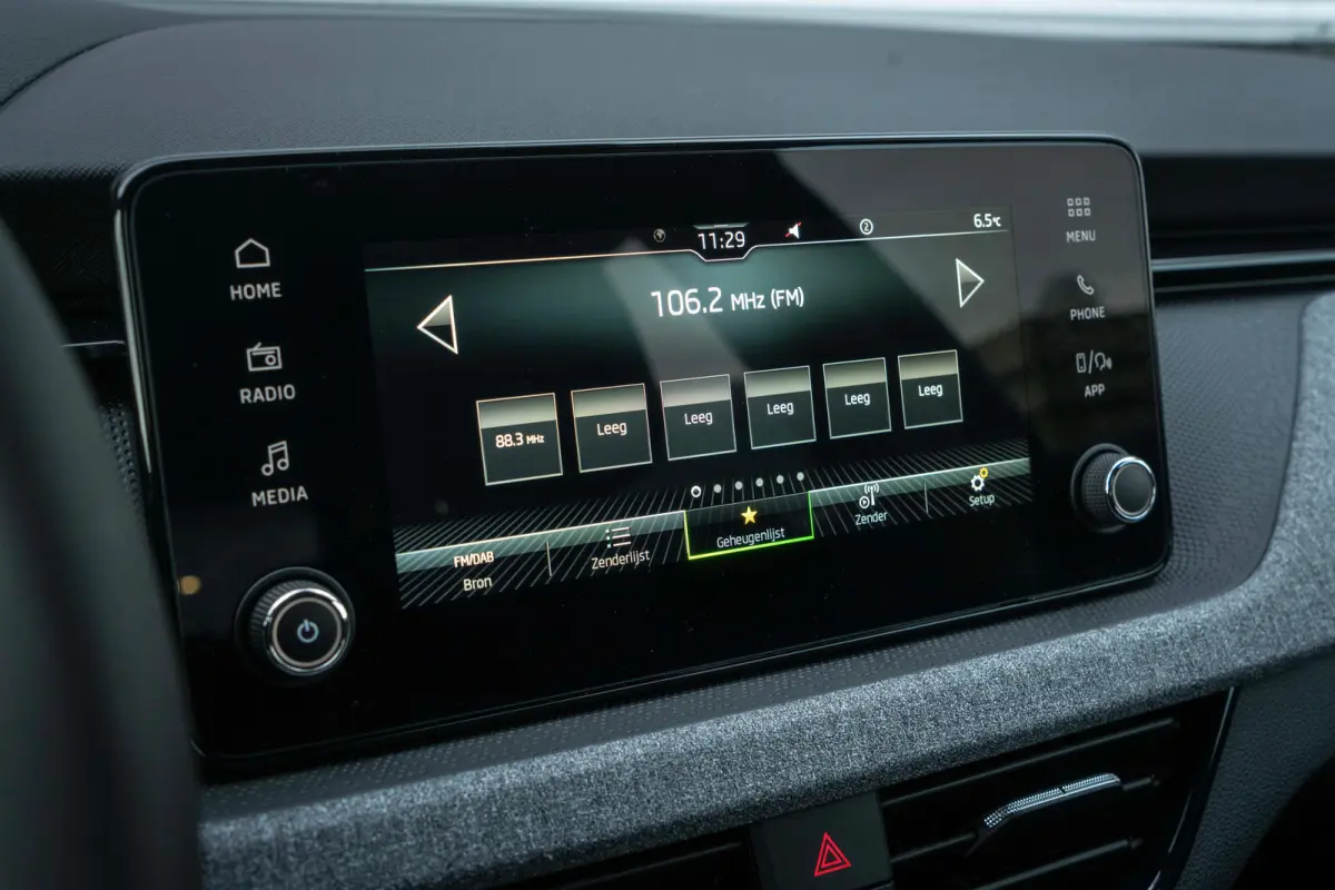 Selection | Cruise control met speedlimiter | Driver Activity Assistant, vermoeidheid waarschuwingssysteem | Front Assist, proactief remsysteem