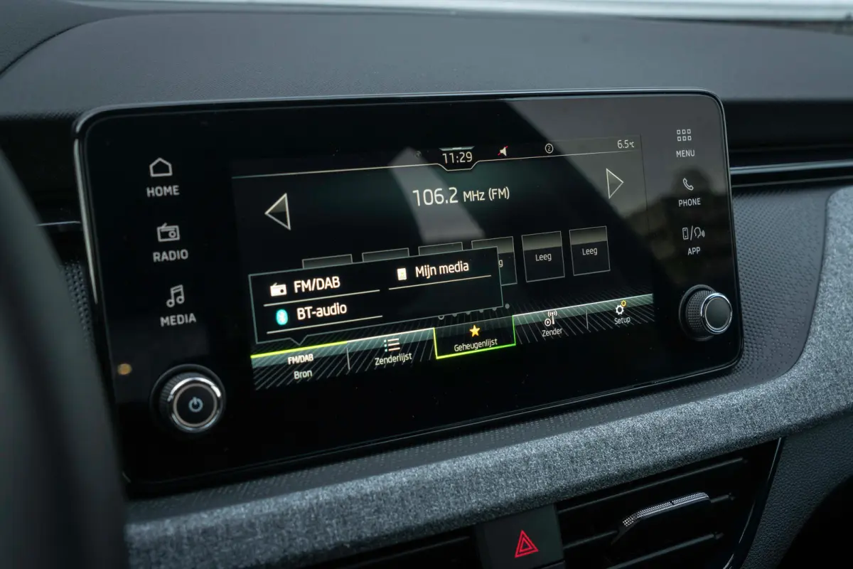 Selection | Cruise control met speedlimiter | Driver Activity Assistant, vermoeidheid waarschuwingssysteem | Front Assist, proactief remsysteem