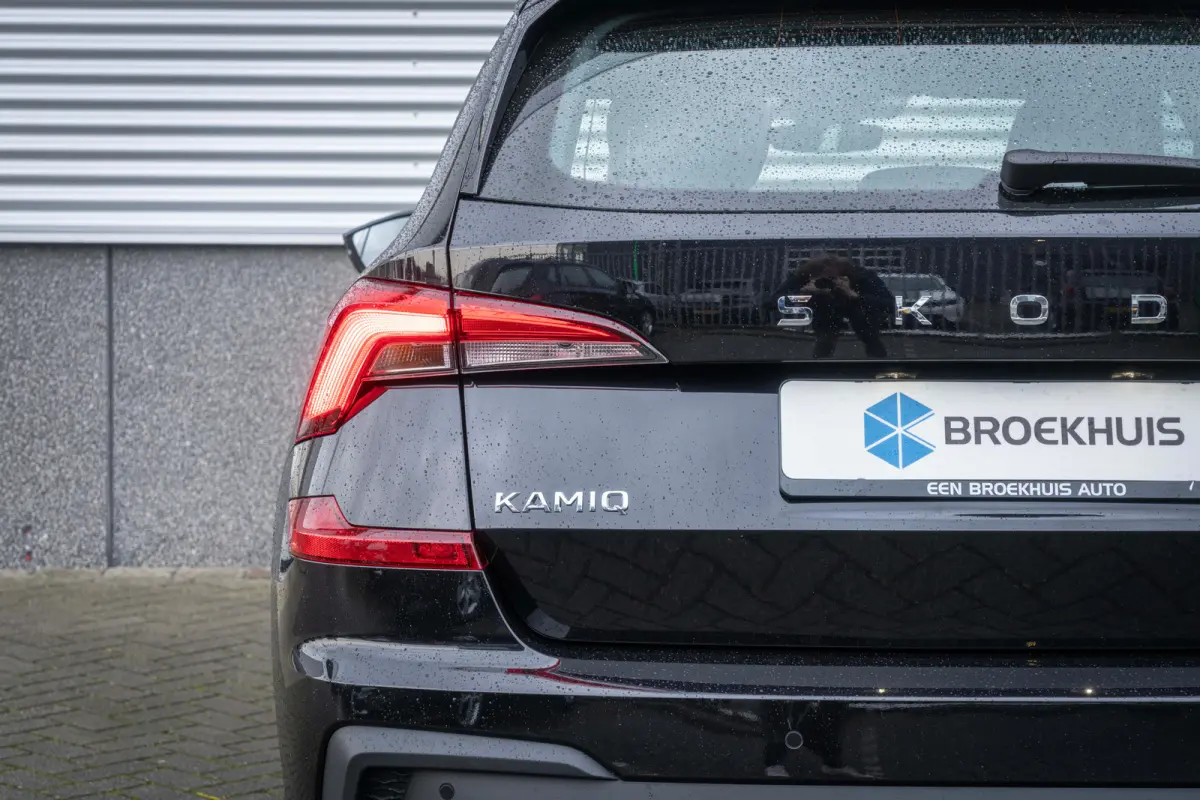 Selection | Cruise control met speedlimiter | Driver Activity Assistant, vermoeidheid waarschuwingssysteem | Front Assist, proactief remsysteem