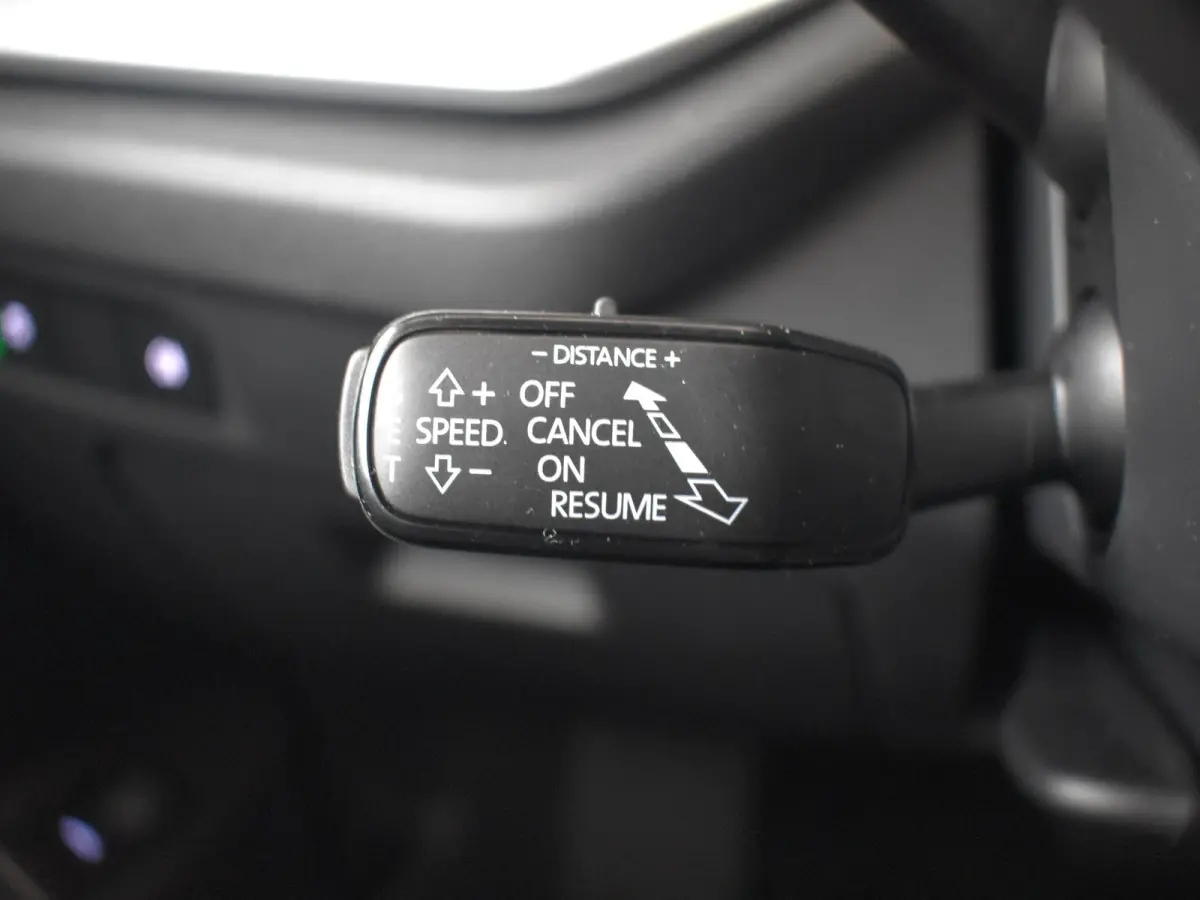 Business Edition Plus | Achteruitrijcamera | Chromen grille | Driving mode select
