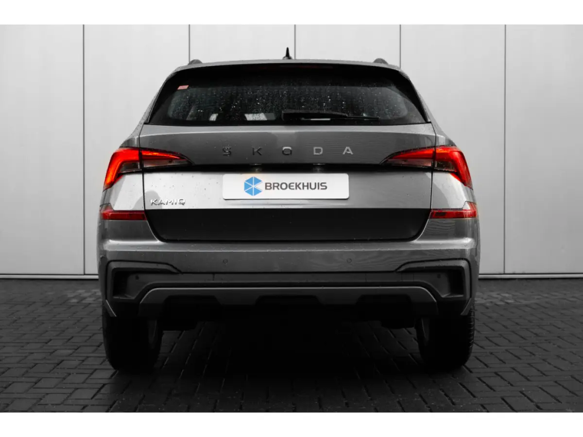 Selection | Cruise control met speedlimiter | Driver Activity Assistant, vermoeidheid waarschuwingssysteem | Front Assist, proactief remsysteem