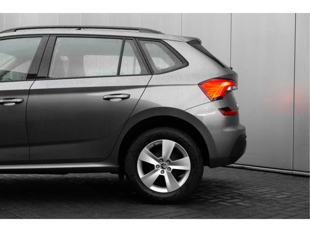 Selection | Cruise control met speedlimiter | Driver Activity Assistant, vermoeidheid waarschuwingssysteem | Front Assist, proactief remsysteem