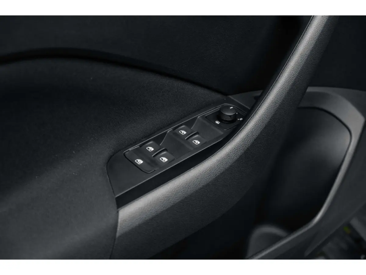Selection | Cruise control met speedlimiter | Driver Activity Assistant, vermoeidheid waarschuwingssysteem | Front Assist, proactief remsysteem