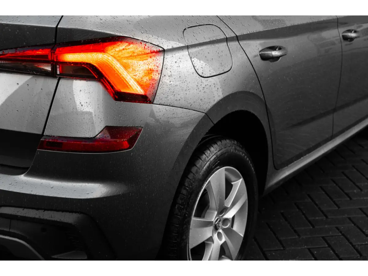 Selection | Cruise control met speedlimiter | Driver Activity Assistant, vermoeidheid waarschuwingssysteem | Front Assist, proactief remsysteem