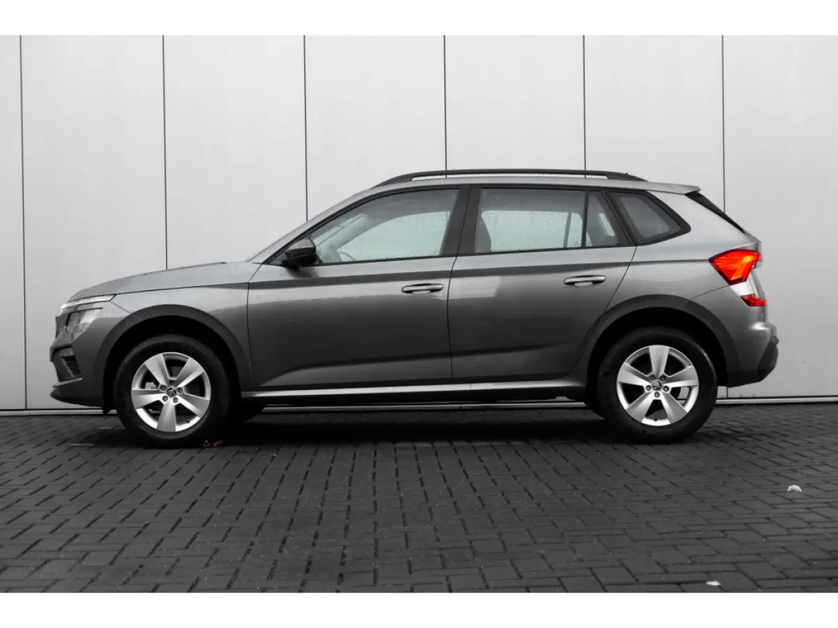 Selection | Cruise control met speedlimiter | Driver Activity Assistant, vermoeidheid waarschuwingssysteem | Front Assist, proactief remsysteem
