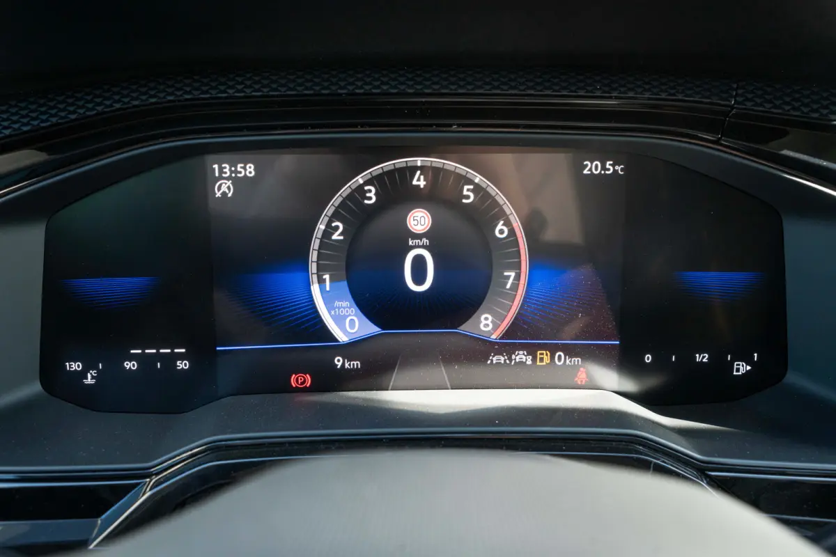 Life Edition | 'App-Connect' smartphone integratie | Airconditioning automatisch (Climatronic), 2-zone | Buitenspiegels elektrisch instel- verwarm- en inklapbaar