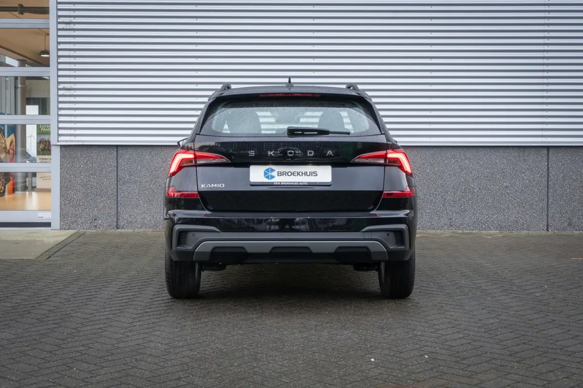 Selection | Cruise control met speedlimiter | Driver Activity Assistant, vermoeidheid waarschuwingssysteem | Front Assist, proactief remsysteem