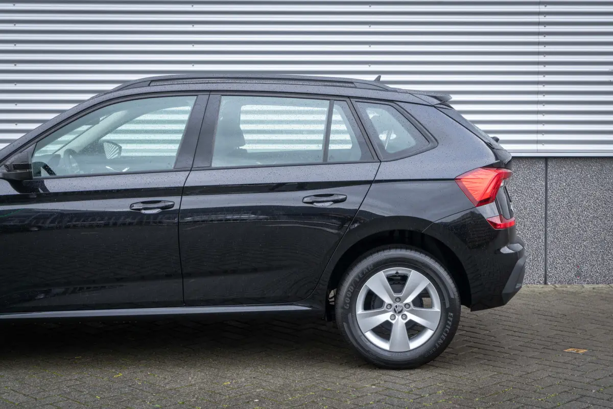 Selection | Cruise control met speedlimiter | Driver Activity Assistant, vermoeidheid waarschuwingssysteem | Front Assist, proactief remsysteem