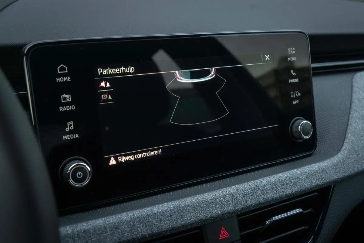 Selection | Cruise control met speedlimiter | Driver Activity Assistant, vermoeidheid waarschuwingssysteem | Front Assist, proactief remsysteem