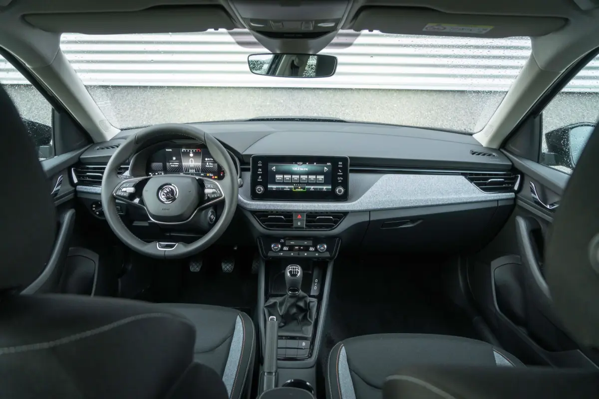 Selection | Cruise control met speedlimiter | Driver Activity Assistant, vermoeidheid waarschuwingssysteem | Front Assist, proactief remsysteem