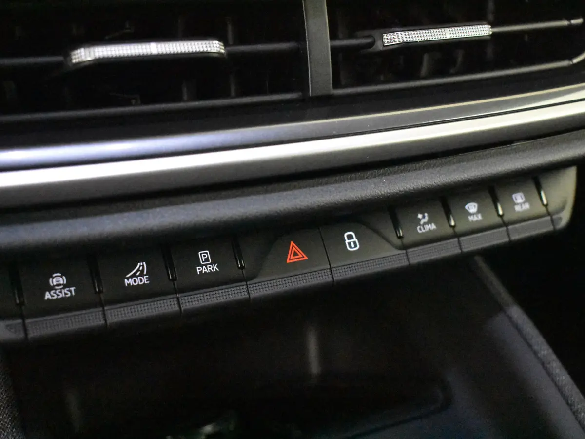 Business Edition | Cruise control met speedlimiter | Driving mode select | LED interieurverlichting inclusief sfeerverlichting