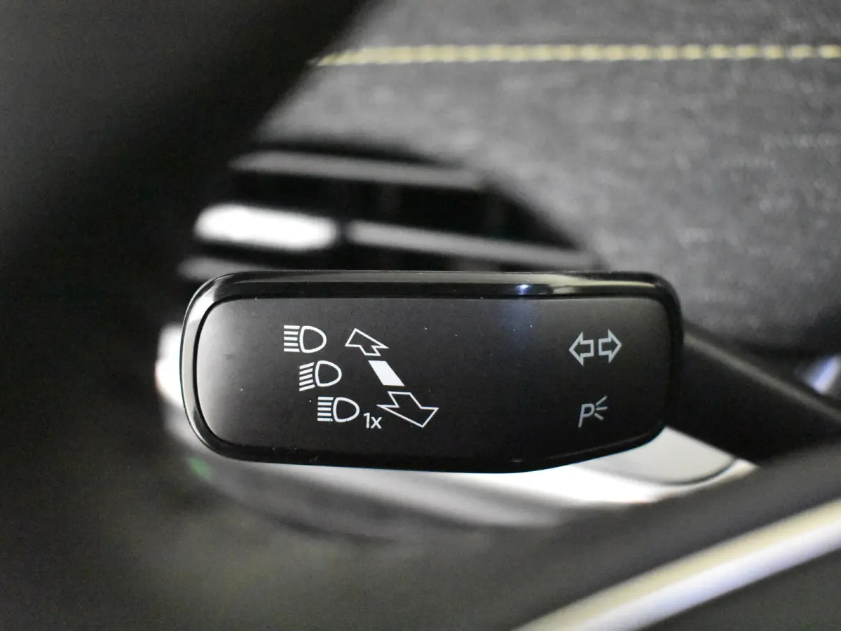 Business Edition | Cruise control met speedlimiter | Driving mode select | LED interieurverlichting inclusief sfeerverlichting
