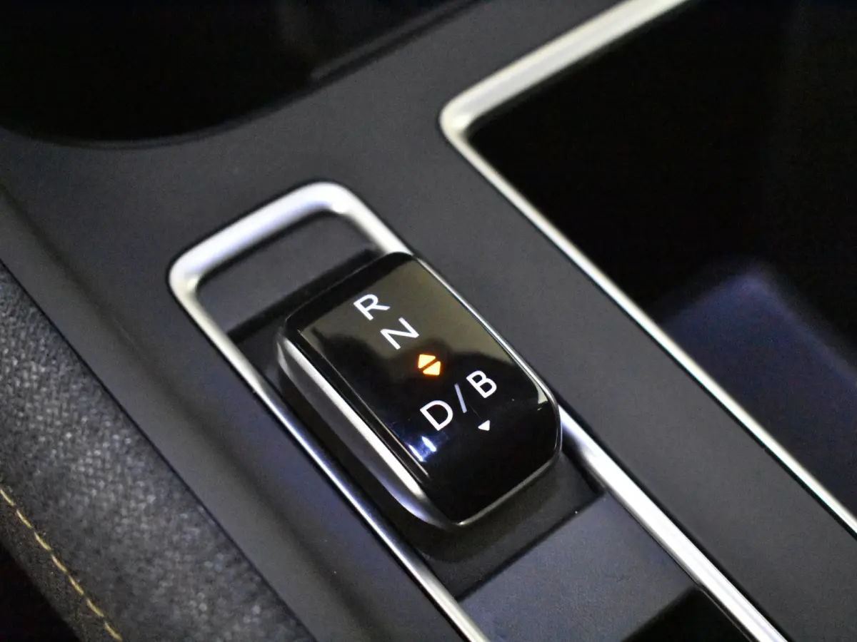 Business Edition | Cruise control met speedlimiter | Driving mode select | LED interieurverlichting inclusief sfeerverlichting