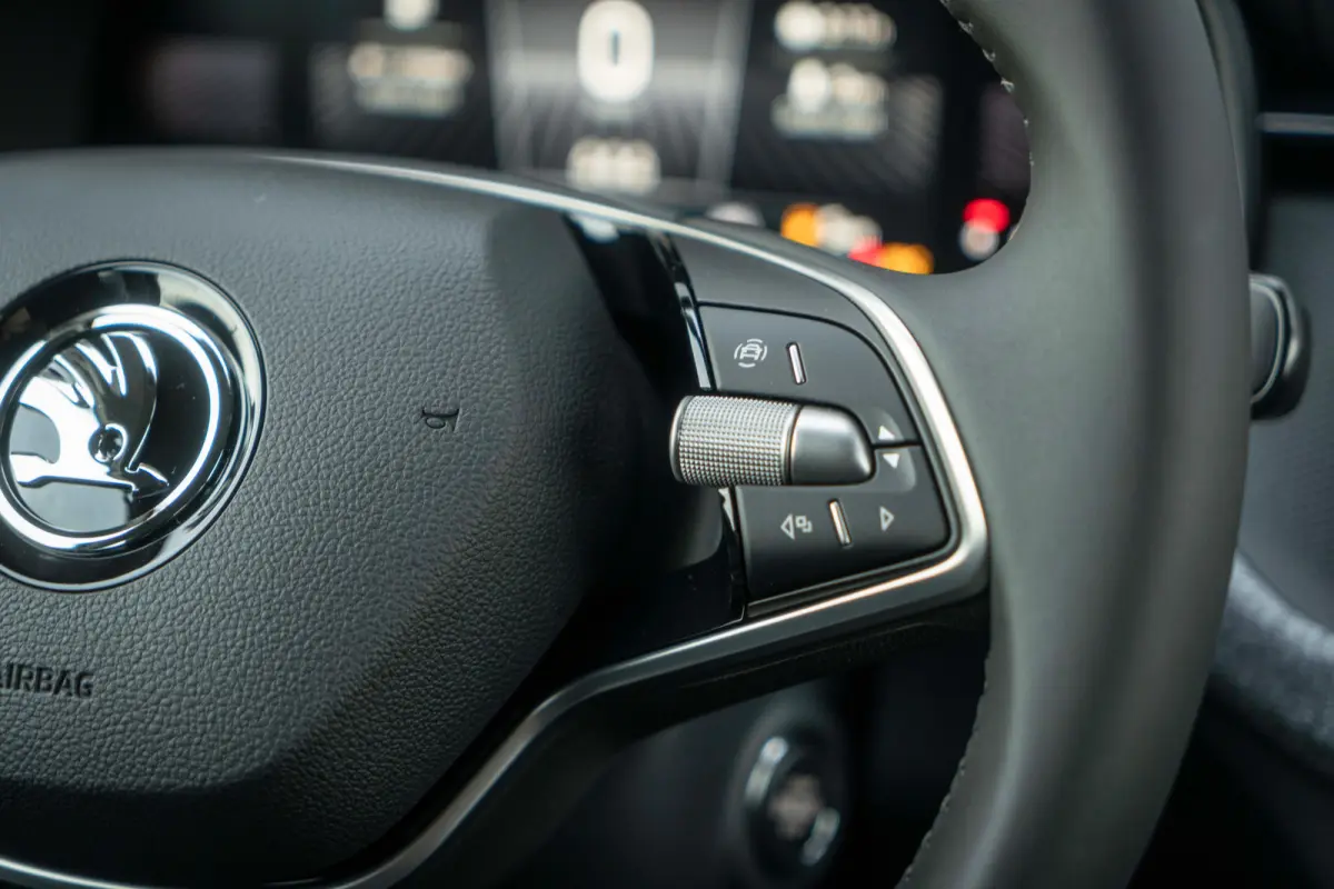 Selection | Cruise control met speedlimiter | Driver Activity Assistant, vermoeidheid waarschuwingssysteem | Front Assist, proactief remsysteem