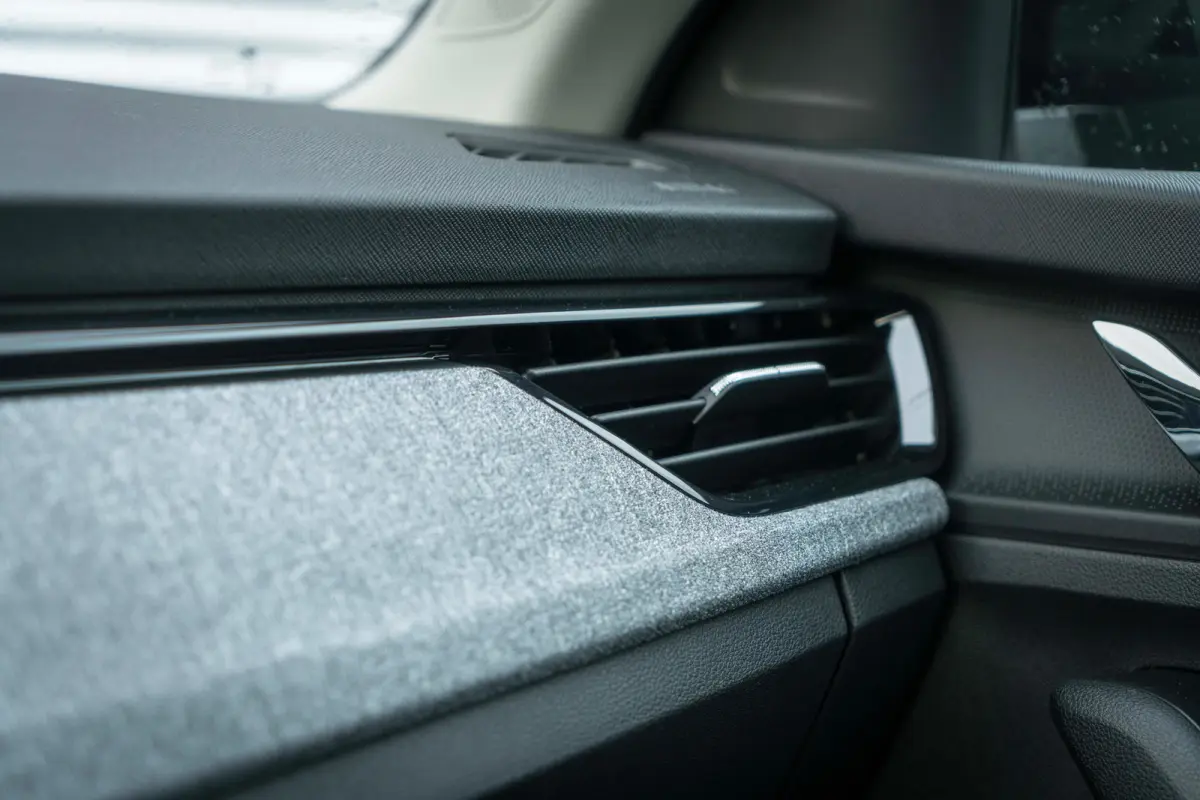 Selection | Cruise control met speedlimiter | Driver Activity Assistant, vermoeidheid waarschuwingssysteem | Front Assist, proactief remsysteem