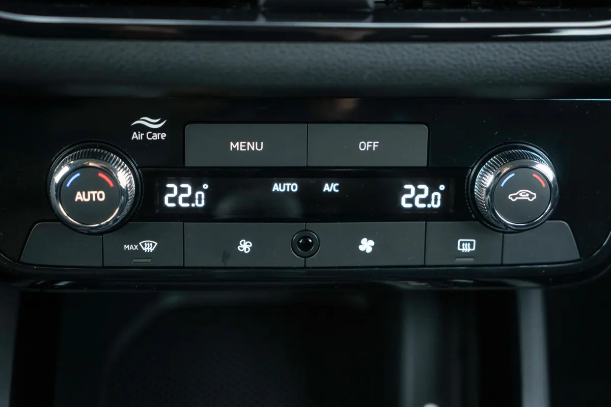 Selection | Cruise control met speedlimiter | Driver Activity Assistant, vermoeidheid waarschuwingssysteem | Front Assist, proactief remsysteem
