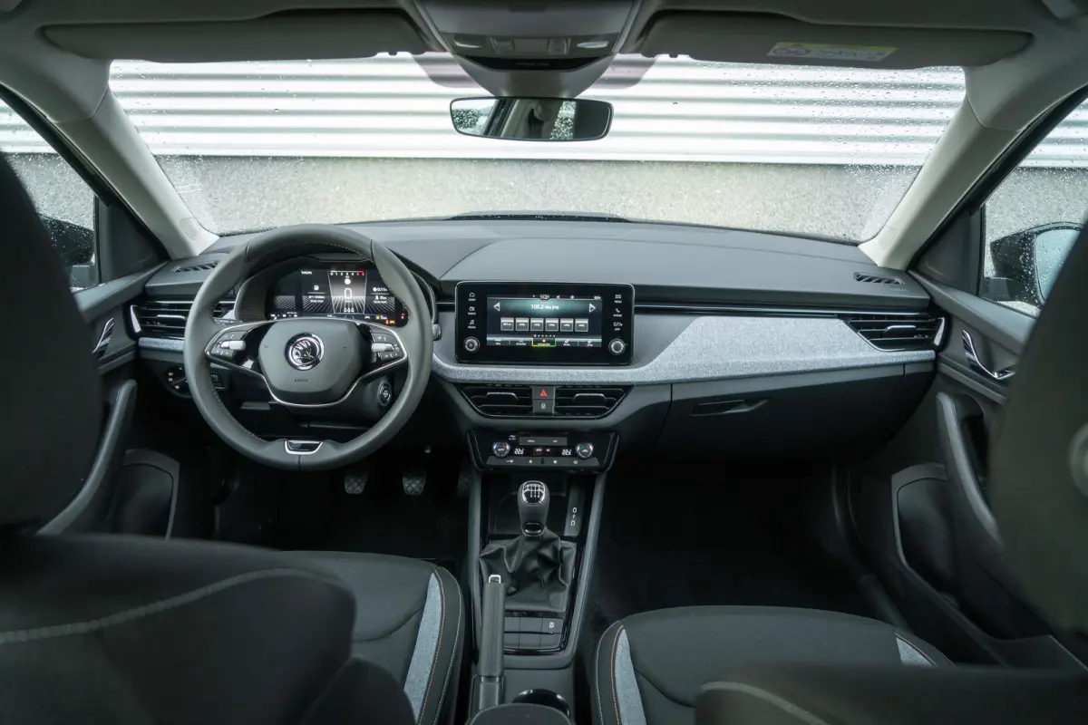 Selection | Cruise control met speedlimiter | Driver Activity Assistant, vermoeidheid waarschuwingssysteem | Front Assist, proactief remsysteem